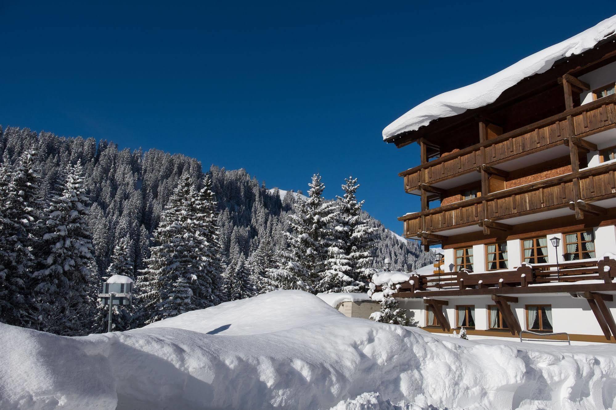Das Alpine Lifestyle Berghotel Madlener Дамульс Экстерьер фото
